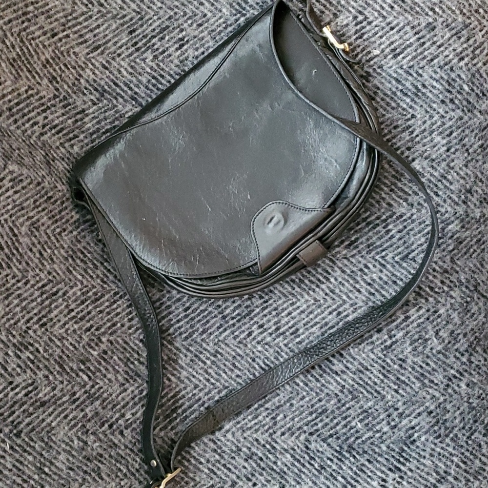 VTG Black Leather Saddle Crossbody Bag – Made in Florence, Italy